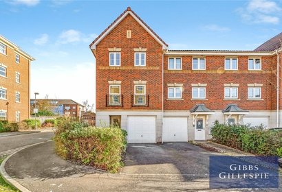 to let crispin way london 53230 - Gibbs Gillespie
