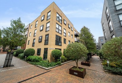 for sale unwin way london 53468 - Gibbs Gillespie