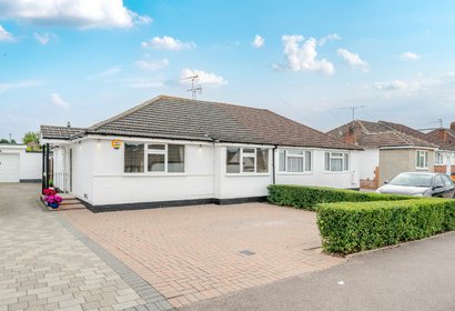 under offer greenfield avenue london 54840 - Gibbs Gillespie