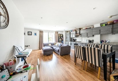 to let lily close london 55040 - Gibbs Gillespie