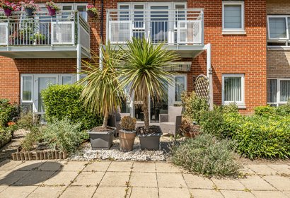 for sale stewart court london 56043 - Gibbs Gillespie