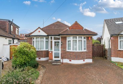 under offer elm drive london 56920 - Gibbs Gillespie