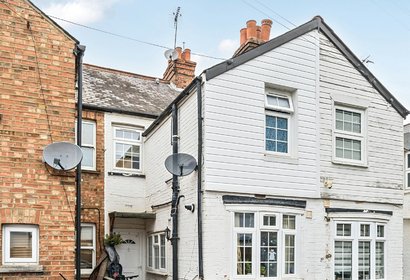 under offer mead road london 57833 - Gibbs Gillespie