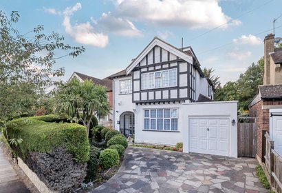 under offer hillcrest avenue london 58021 - Gibbs Gillespie