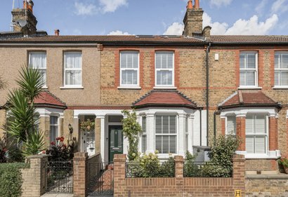 under offer hessel road london 58905 - Gibbs Gillespie