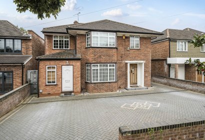 for sale cedar drive london 59283 - Gibbs Gillespie
