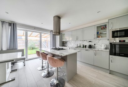 for sale yew avenue london 59304 - Gibbs Gillespie