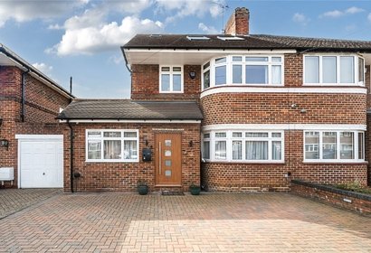 under offer cheyneys avenue london 59408 - Gibbs Gillespie