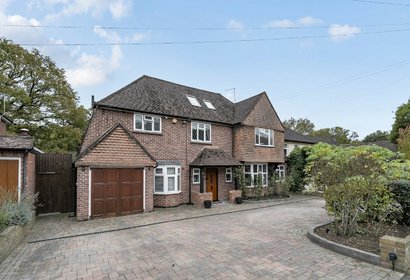 for sale broadwood avenue london 60105 - Gibbs Gillespie