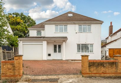 for sale whitegate gardens london 60512 - Gibbs Gillespie