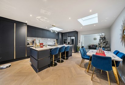 for sale briar crescent london 60720 - Gibbs Gillespie