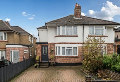 under offer beechcroft avenue london 62593 - Gibbs Gillespie