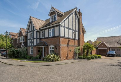 for sale julius caesar way london 62902 - Gibbs Gillespie