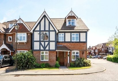for sale julius caesar way london 62902 - Gibbs Gillespie