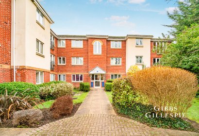 to let hume way london 63931 - Gibbs Gillespie