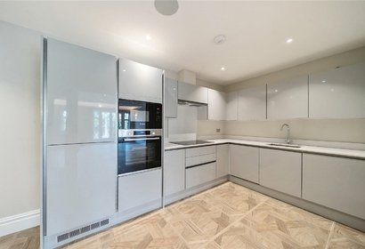 under offer birchwood house london 64050 - Gibbs Gillespie