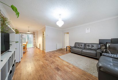 under offer keensacre london 65968 - Gibbs Gillespie