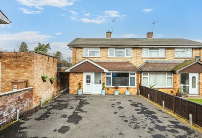 under offer longlees london 66123 - Gibbs Gillespie