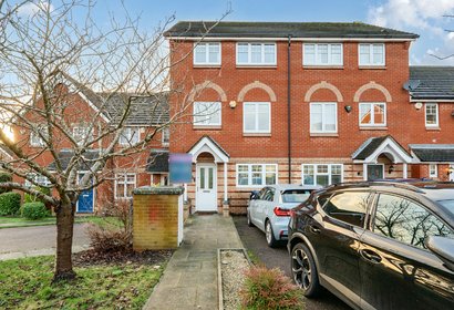 under offer magnolia gardens london 66149 - Gibbs Gillespie