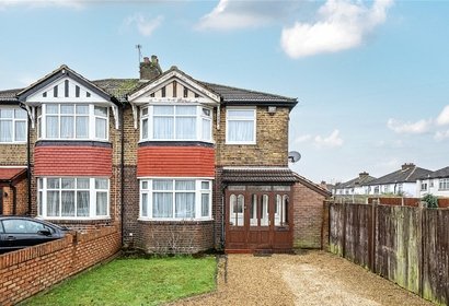 under offer pole hill road london 67099 - Gibbs Gillespie