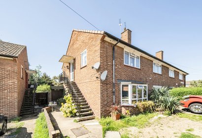 under offer cheltenham close london 67260 - Gibbs Gillespie