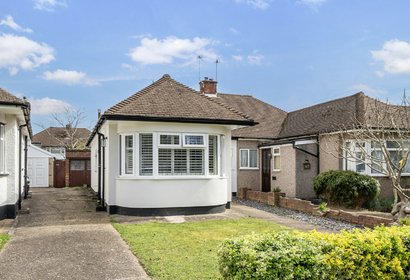 under offer pavilion way london 67466 - Gibbs Gillespie