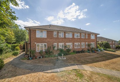 for sale wildoaks close london 67503 - Gibbs Gillespie
