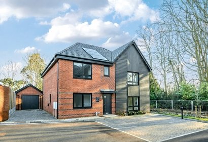 for sale pennwood grange london 68033 - Gibbs Gillespie