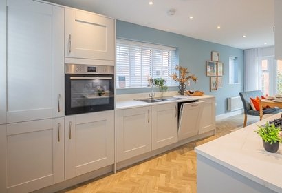 under offer pennwood grange london 68043 - Gibbs Gillespie