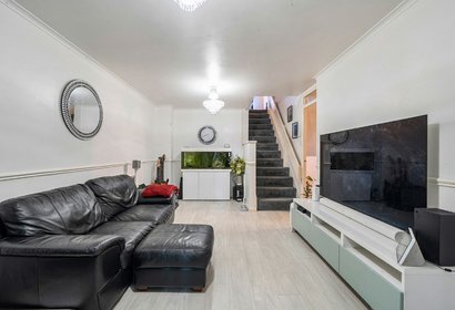 under offer leander road london 69033 - Gibbs Gillespie
