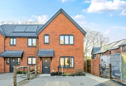 for sale pennwood grange london 69130 - Gibbs Gillespie