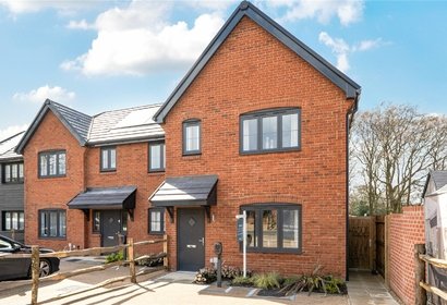 for sale pennwood grange london 69130 - Gibbs Gillespie