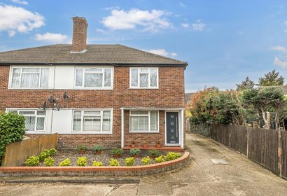 under offer west end road london 69450 - Gibbs Gillespie