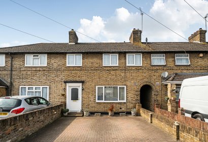 under offer acacia avenue london 69504 - Gibbs Gillespie