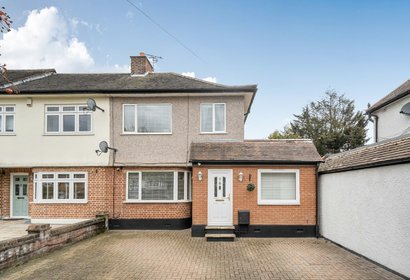 under offer appledore avenue london 69909 - Gibbs Gillespie