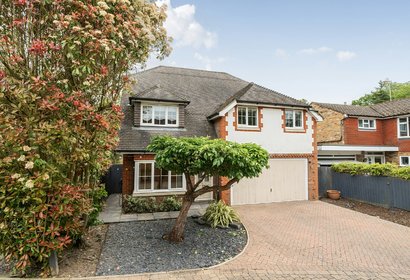 for sale armand close london 69956 - Gibbs Gillespie
