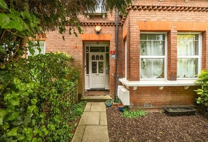 for sale roxborough park london 70031 - Gibbs Gillespie