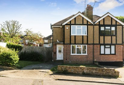 for sale maxwell close london 70096 - Gibbs Gillespie