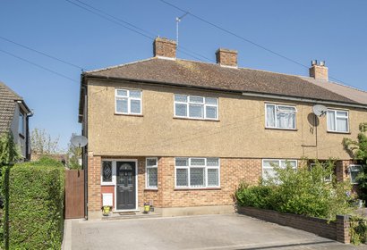 sold walnut way london 70427 - Gibbs Gillespie