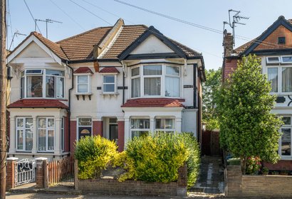 under offer hamilton road london 70590 - Gibbs Gillespie