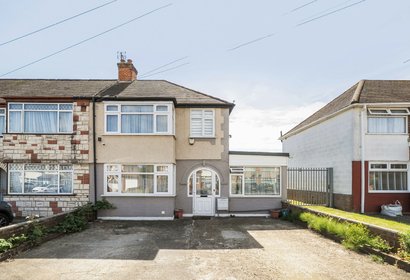 under offer hollywood gardens london 72231 - Gibbs Gillespie