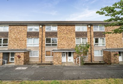 under offer seaford close london 72293 - Gibbs Gillespie