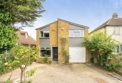 under offer walnut way london 72736 - Gibbs Gillespie