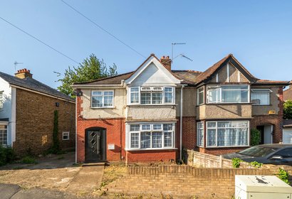 under offer nield road london 73505 - Gibbs Gillespie