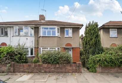 under offer west end road london 74168 - Gibbs Gillespie