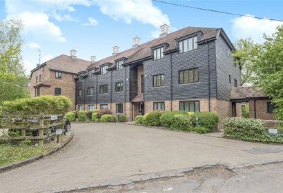 for sale willow court london 942 - Gibbs Gillespie