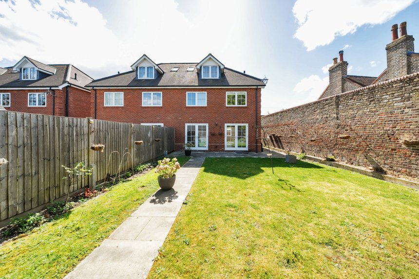 for sale lambourne place london 111 - Gibbs Gillespie