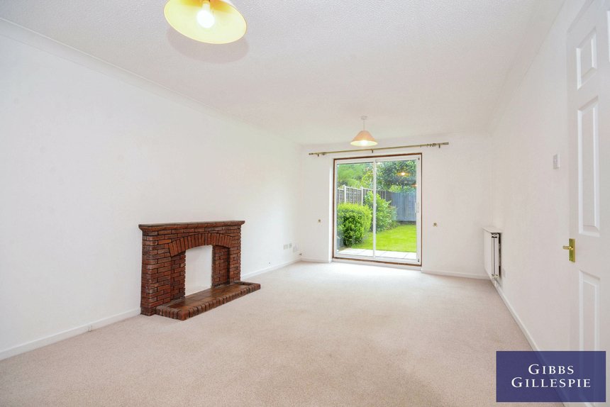 available 6 london 11117 - Gibbs Gillespie