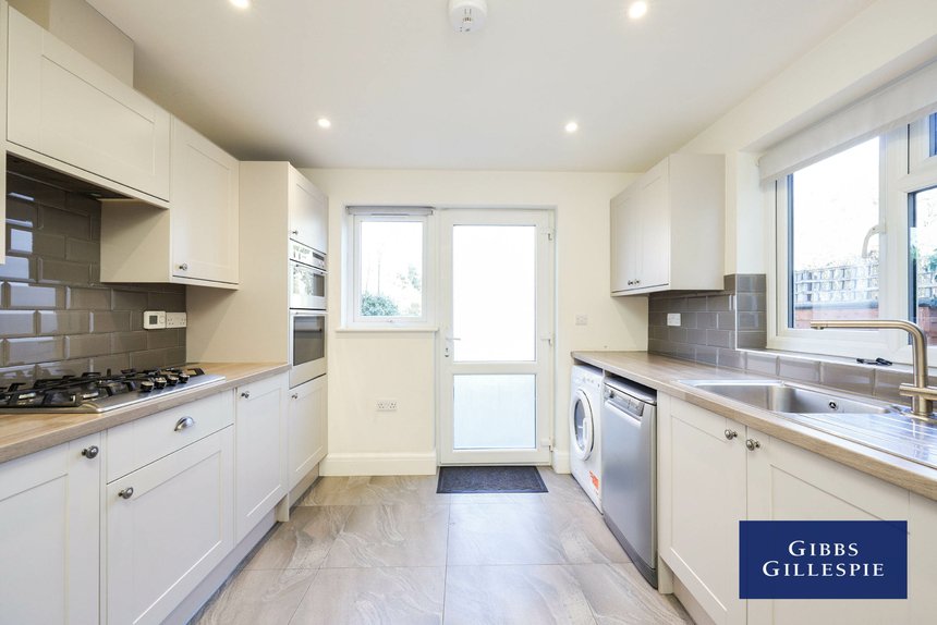 available 24 london 11163 - Gibbs Gillespie