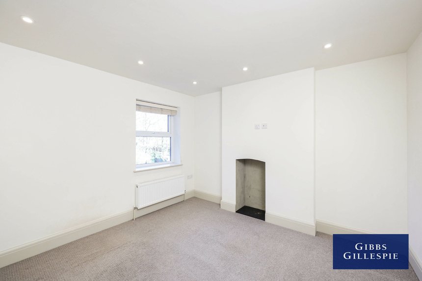 available 24 london 11163 - Gibbs Gillespie